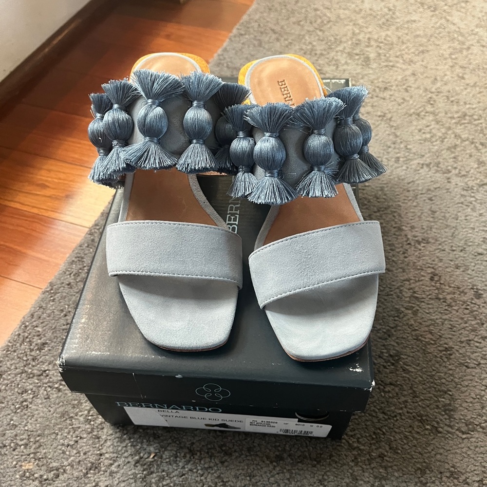 Bernardo Bella Tassel Block Heel Sandals 7.